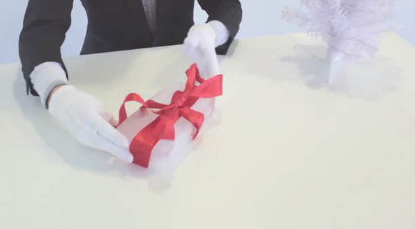6-crappy-gift-wrap-by-Friendship-Agency
